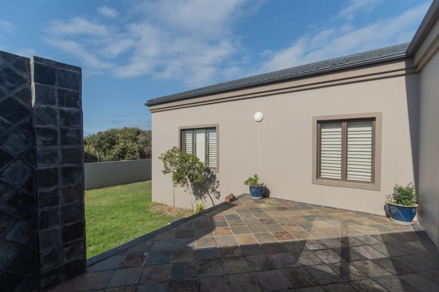 To Let 3 Bedroom Property for Rent in Lovemore Heights Estate Eastern Cape